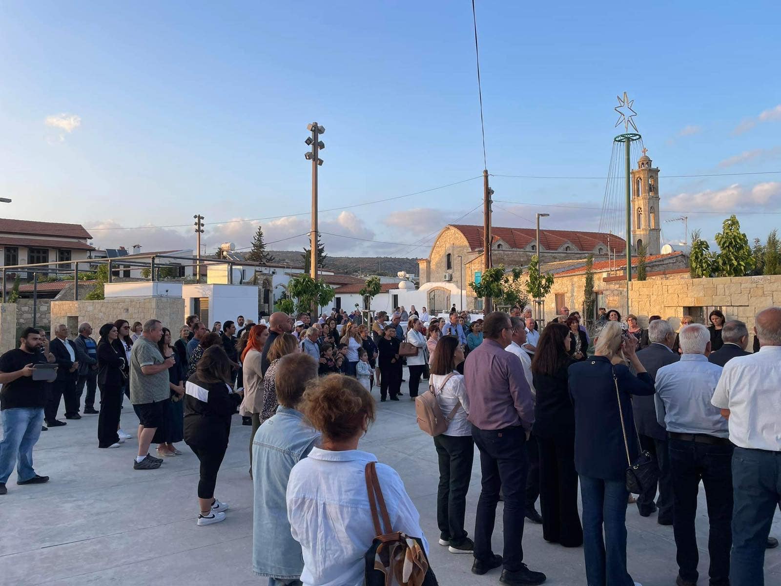 Από την τελετή των εγκαινίων της πλατείας Τάσος Μητσόπουλος της κοινότητας Μαρωνίου στην επαρχία Λάρνακας (φώτο)