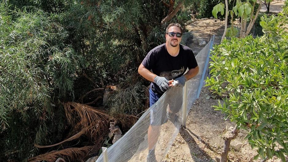 O Γιάννης μάζεψε είκοσι φίδια από αυλές σπιτιών μέσα σε δύο εβδομάδες