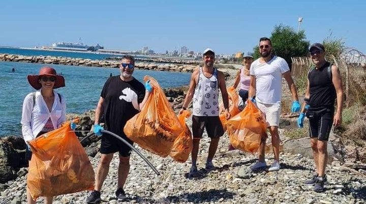 Καθάρισαν την ακτογραμμή από το Αμερικάνικο Πανεπιστήμιο Κύπρου, μέχρι τις εγκαταστάσεις του Συνεργκάζ στη Λάρνακα