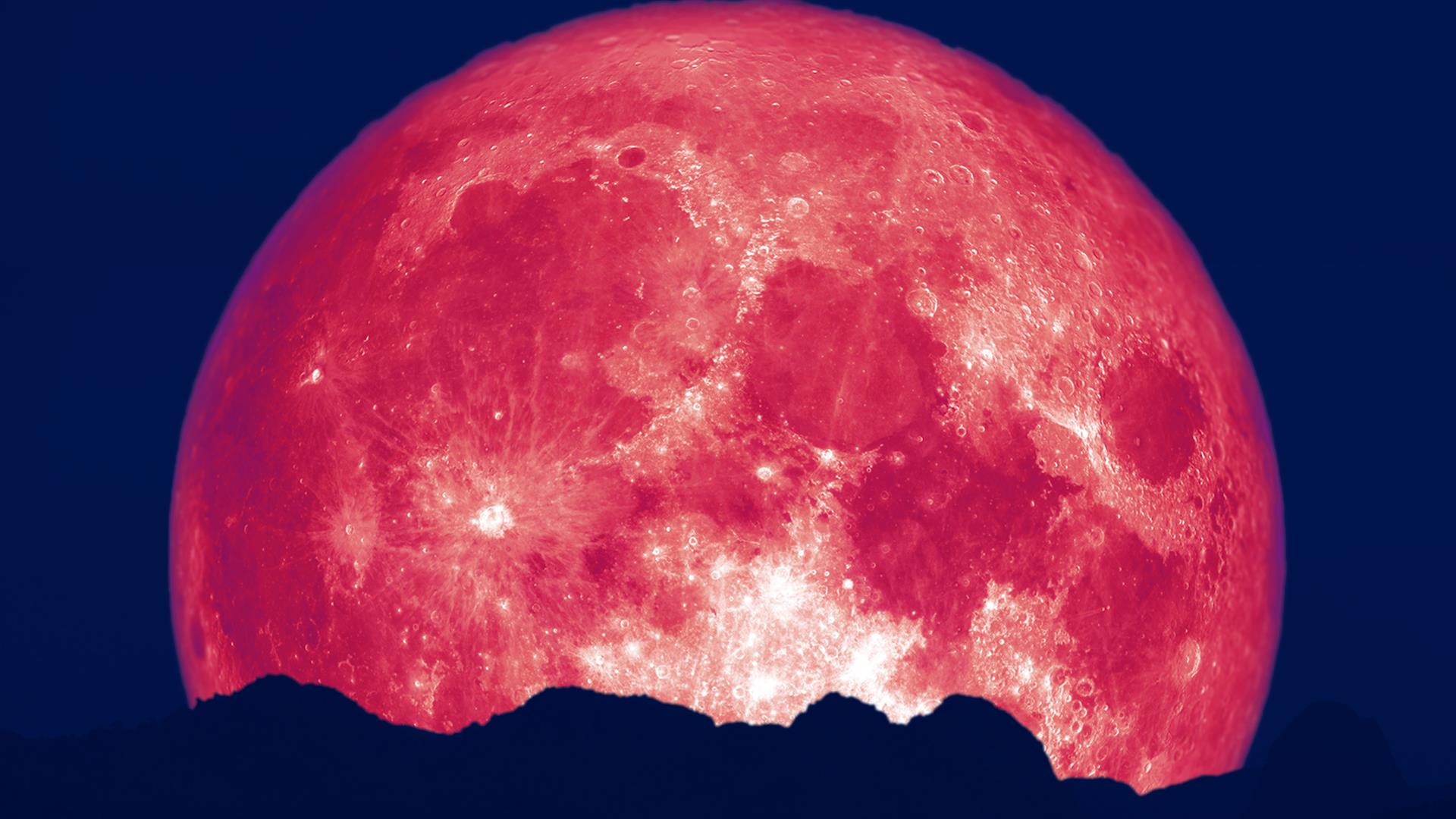 Εντυπωσιακές εικόνες από το «Φεγγάρι της Φράουλας», πώς πήρε το όνομά του