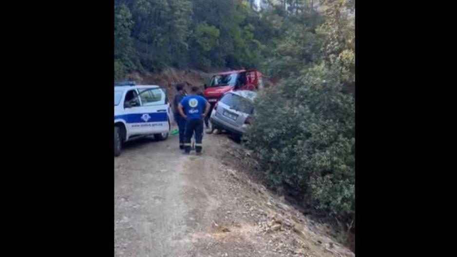 Οδηγός κινδύνευσε όταν το όχημά της κατέληξε στην άκρη του γκρεμού  (Βίντεο)