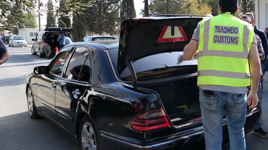 Το Τελωνείο απαντά: «Τα καύσιμα δεν είναι προσωπικές αποσκευές…»