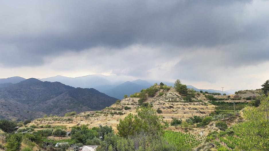 Καλοκαιρινή μπόρα πλήττει την Κύπρο μεσούντος του Ιουλίου  (βίντεο)