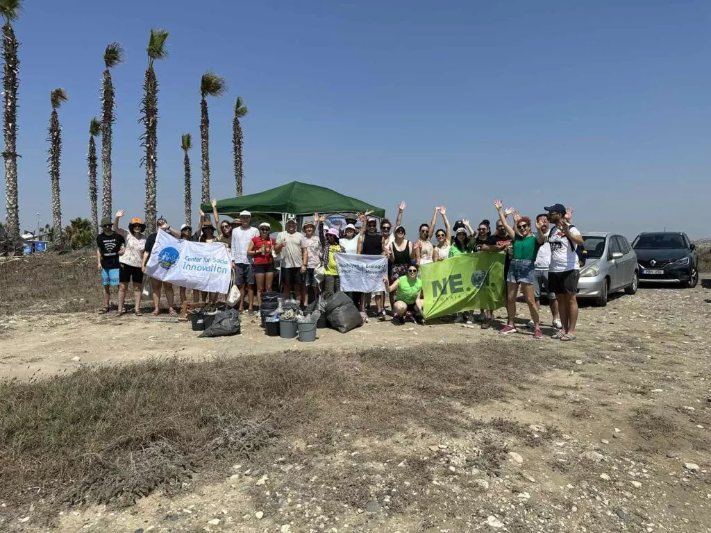Νεολαία Οικολόγων: Μαζεύτηκαν 52 κιλά σκουπίδια σε μία ώρα από την Παραλία Σοφτάδες
