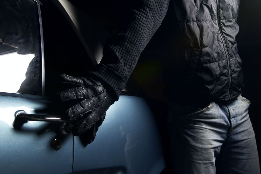 ΛΑΡΝΑΚΑ: Πολίτης ακινητοποίησε δύο αλλοδαπούς που “ξάφριζαν” αυτοκίνητα ανενόχλητοι