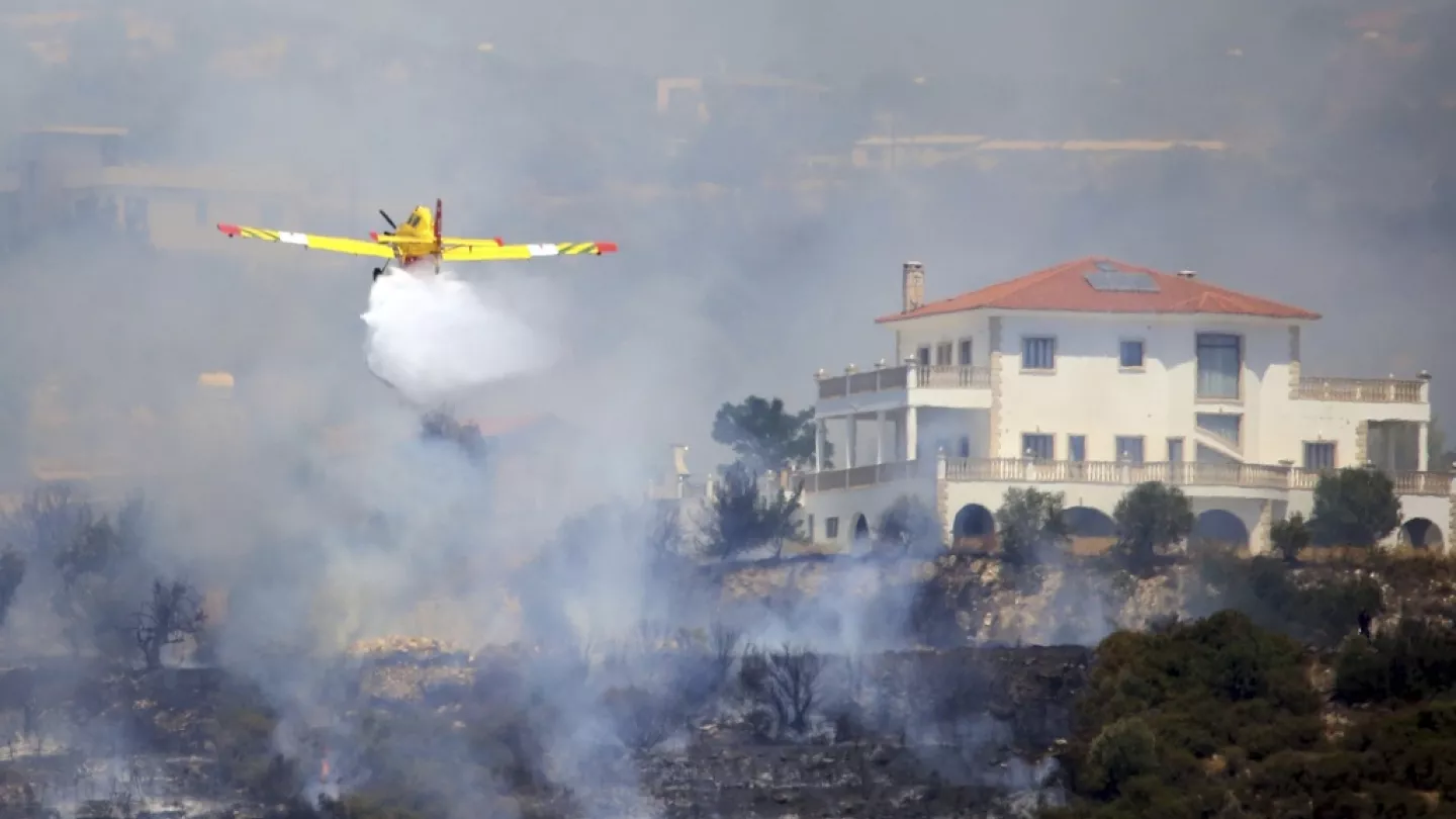 Σε ύφεση περιήλθε η φωτιά στην ημιορεινή Λεμεσό