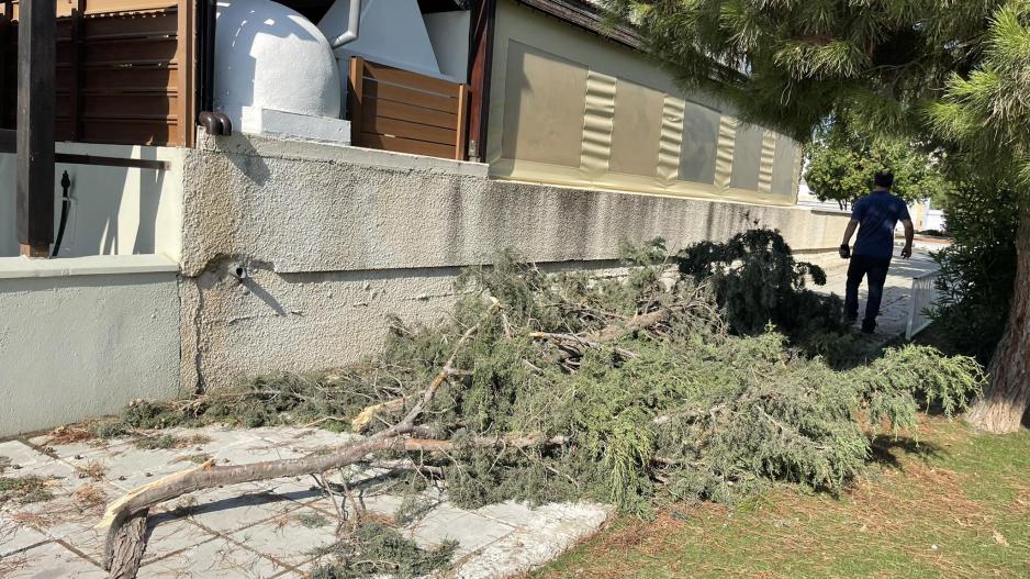 Σε €19 χιλιάδες οι ζημιές από τον ανεμοστρόβιλο που «χτύπησε» τα Κελλιά