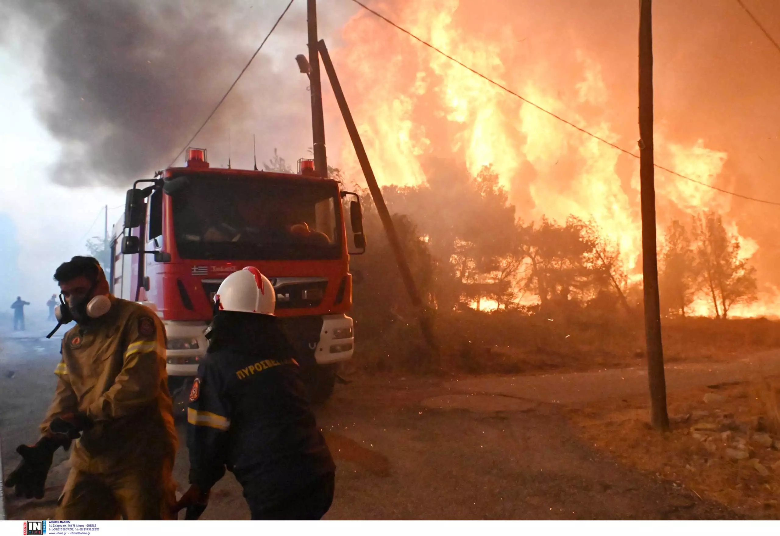 Σε πύρινο κλοιό η Ελλάδα – Μάχη με τις αναζωπυρώσεις και τους ανέμους