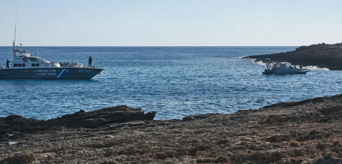 Πνίγηκε ενώ προσπαθούσε να σώσει το 8χρονο παιδί του που παρασύρθηκε με στρώμα