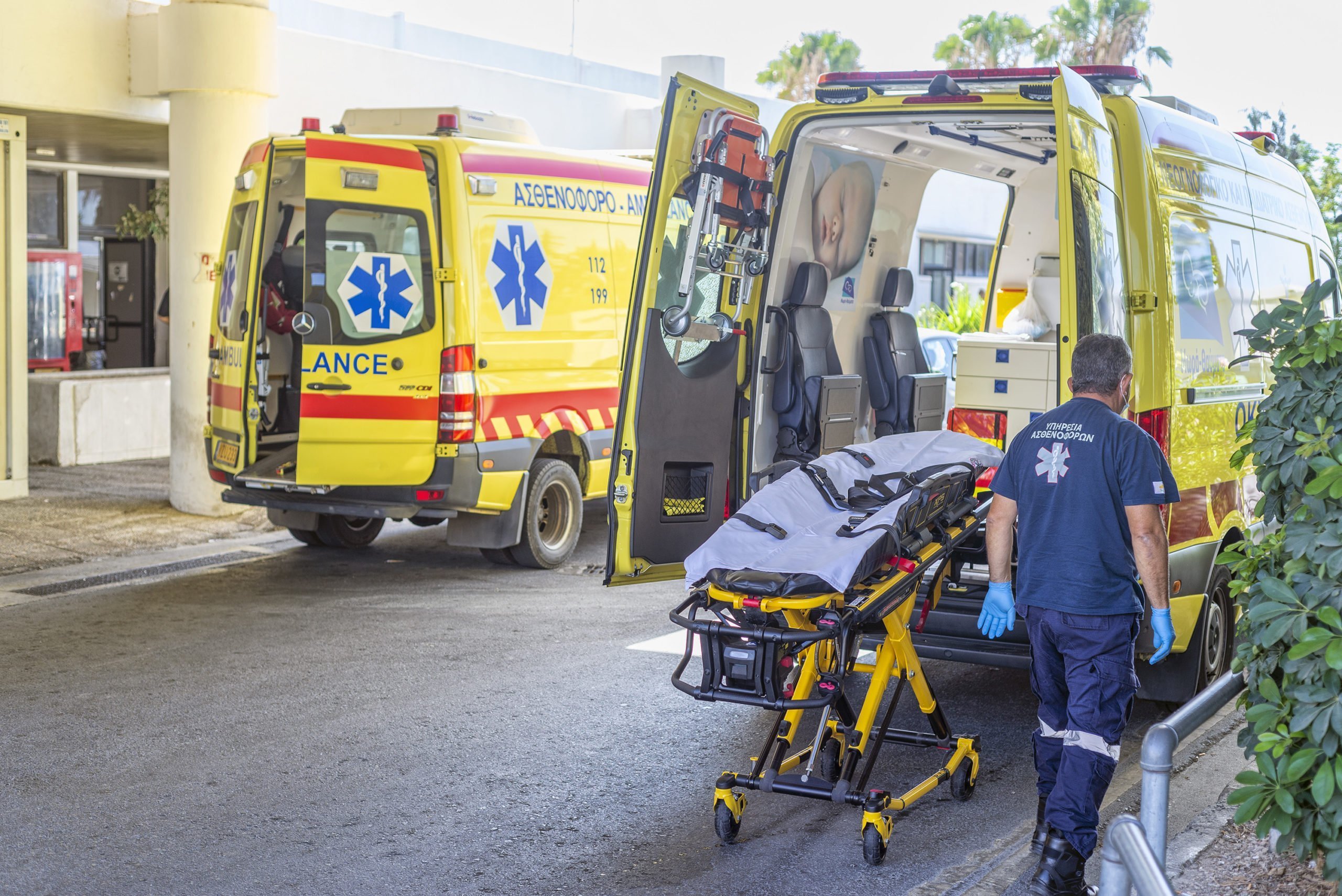 Μάχη για τη ζωή δίνει 20χρονος μοτοσικλετιστής μετά από τροχαίο
