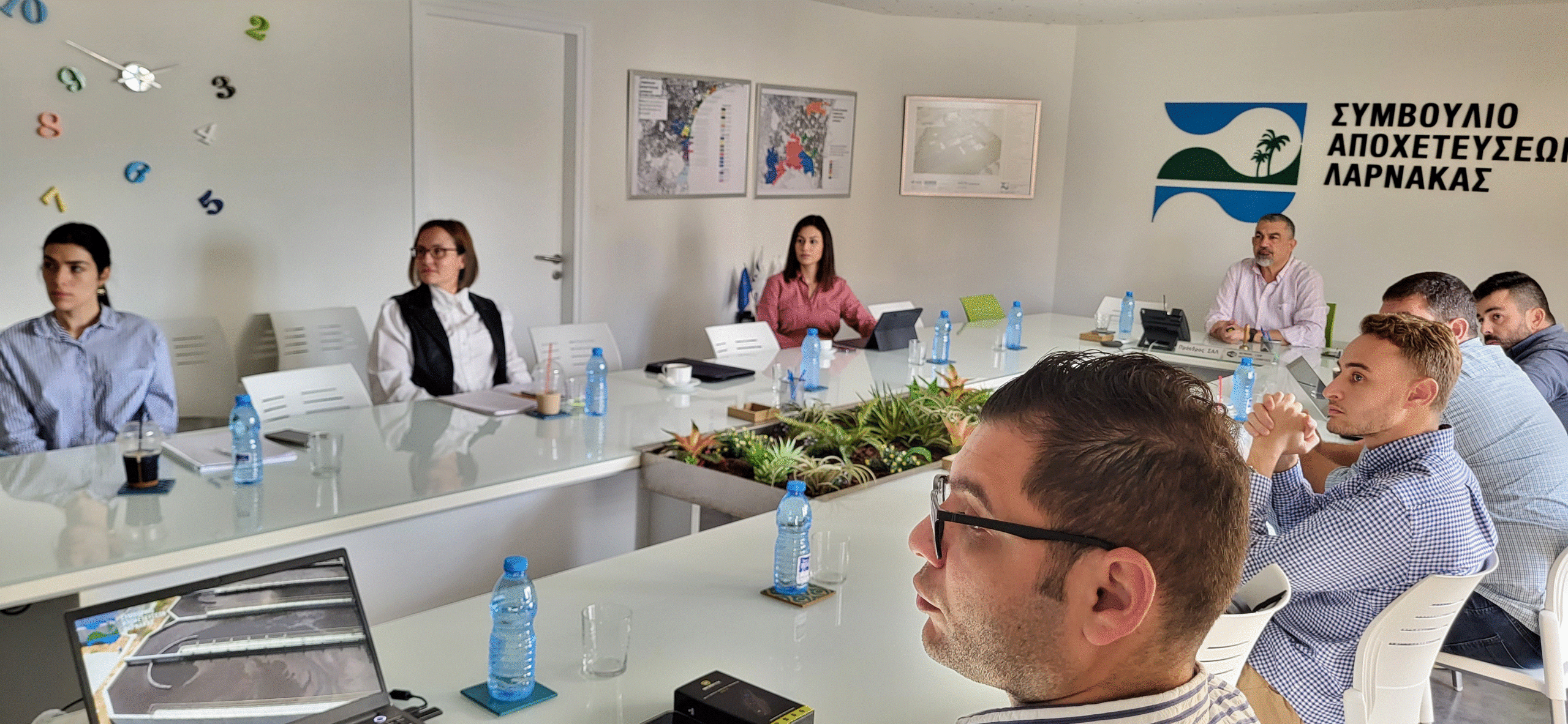 Eπίσκεψη Επιτρόπου Περιβάλλοντος στα γραφεία του Συμβουλίου Αποχετεύσεως Λάρνακας (φώτο)