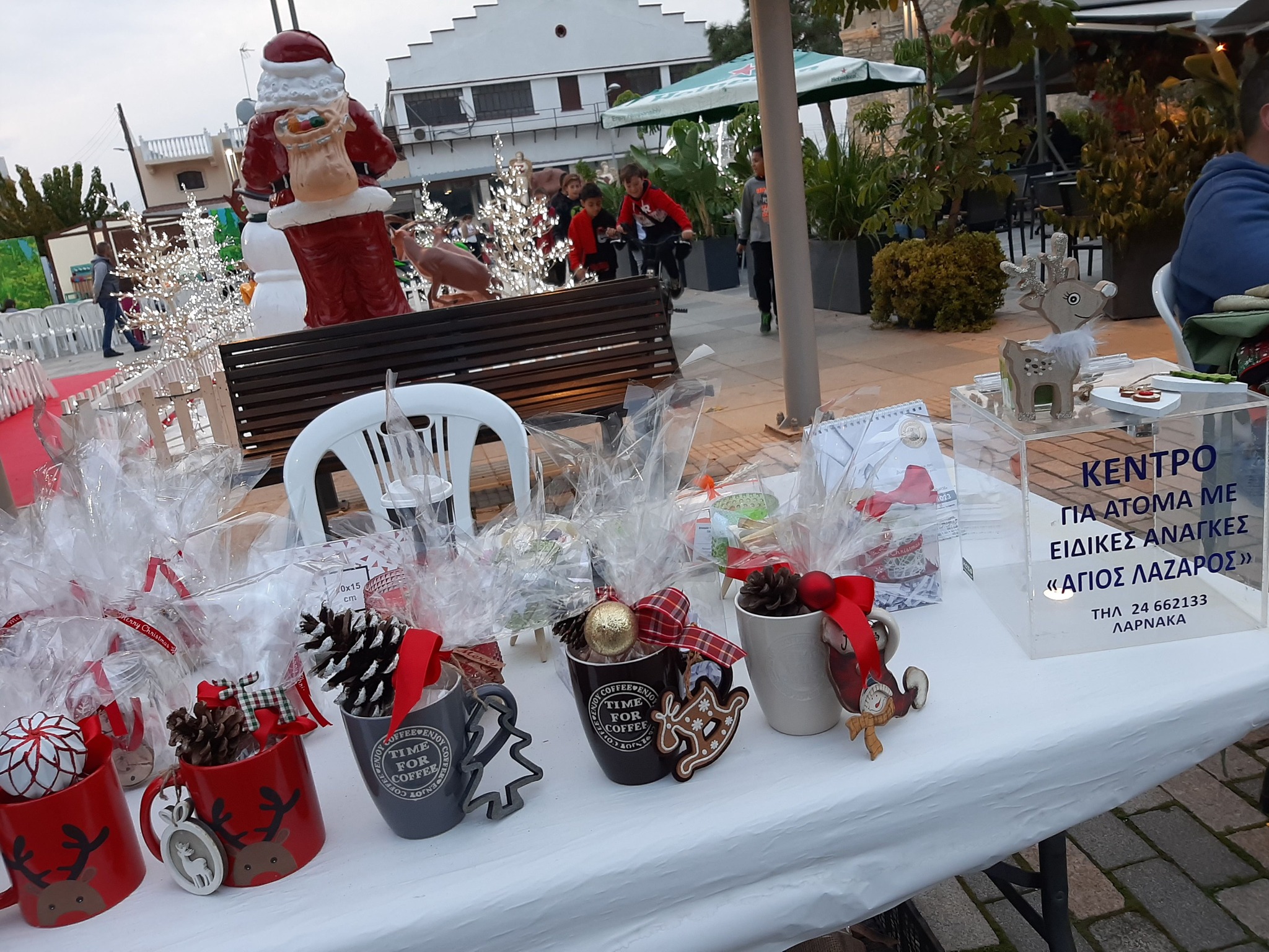 Το καθιερωμένο Χριστουγεννιάτικο παζαράκι του Κέντρου ΑμΕΑ Άγιος Λάζαρος Λάρνακας  “Γέφυρες Κτίζουμε… Φράγματα Γκρεμίζουμε”