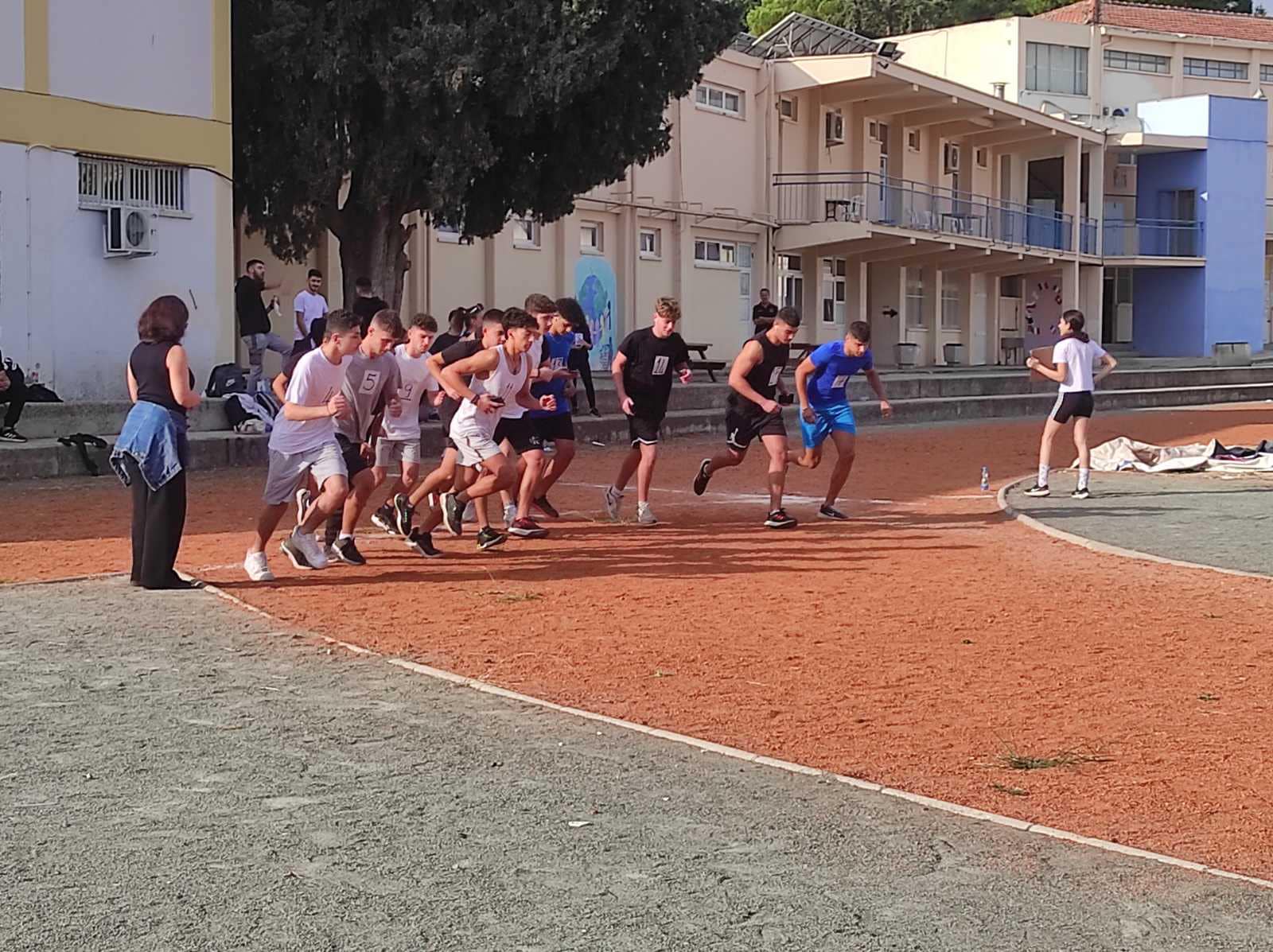 Με επιτυχία οι ενδοσχολικοί Αγώνες Δρόμου Υγείας του Περιφερειακού Γυμνασίου και Λυκείου Λευκάρων (φώτο)