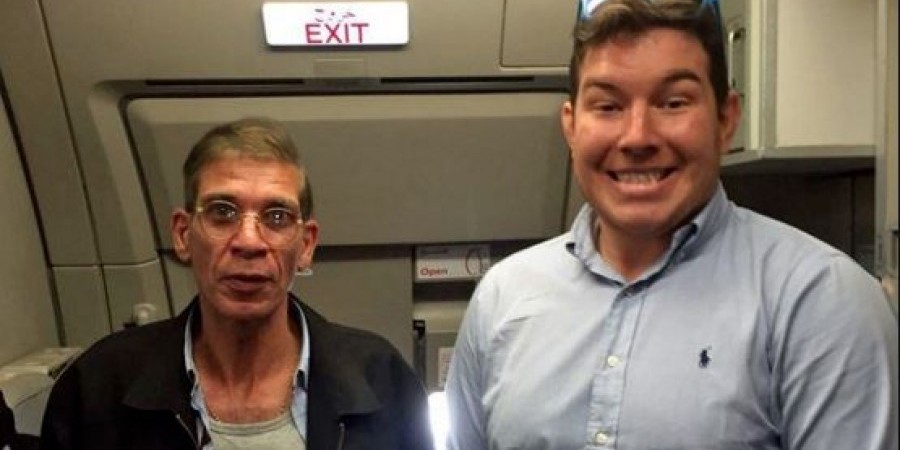 Φωτογραφία με τον αεροπειρατή στην Λάρνακα – Ίσως η διασημότερη «selfie» ever