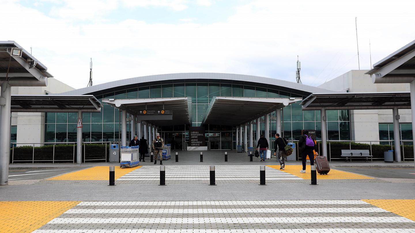 Αεροδρόμιο Λάρνακας: Καταγγέλλουν ότι τους άφησαν εκτός πτήσης λίγο πριν την αναχώρηση