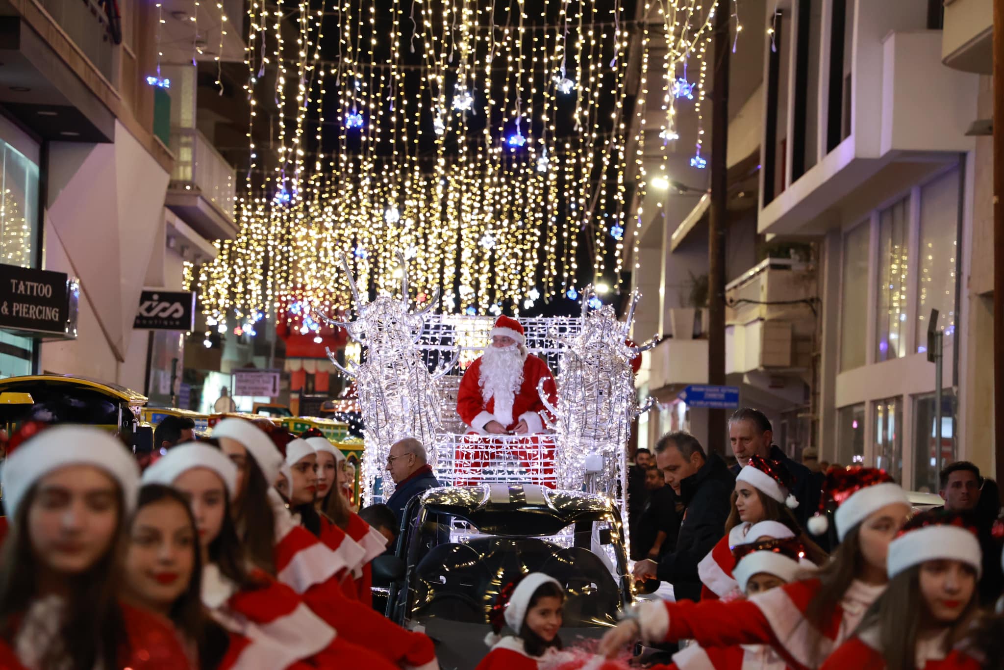 Φωτογραφίες από την Χριστουγεννιάτικη Παρέλαση στο εμπορικό κέντρο της Λάρνακας