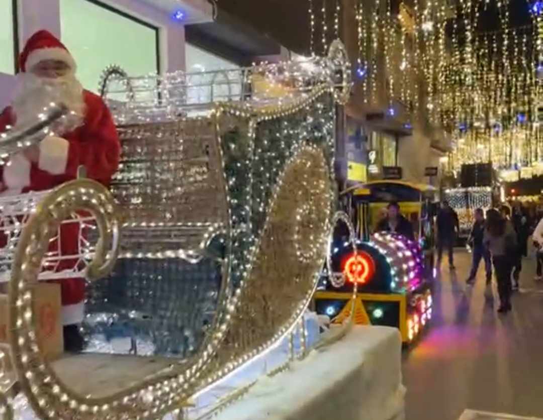 Με μεγάλη επιτυχία η Χριστουγεννιάτικη Παρέλαση στο εμπορικό κέντρο της Λάρνακας (ΒΙΝΤΕΟ)