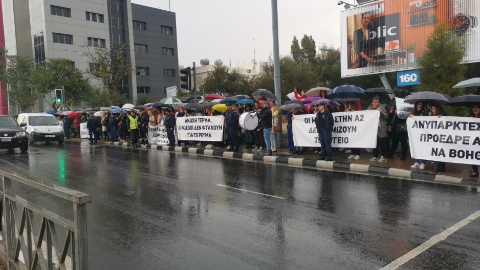 Δεν κάνουν πίσω οι χαμηλόμισθοι, βγήκαν ξανά στους δρόμους