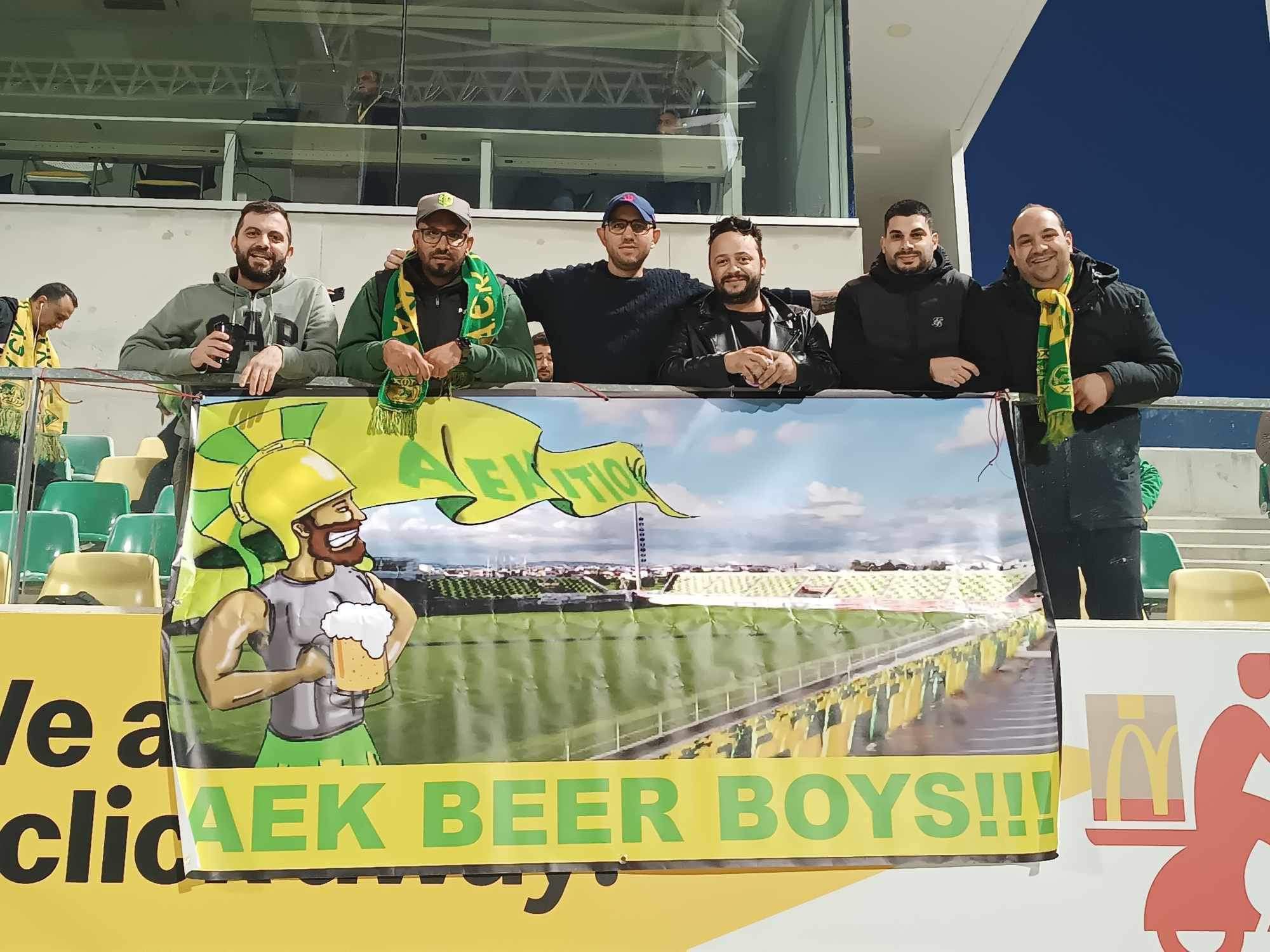 AΕΚ ΒEER BOYS: Απολαμβάνουν το ποδόσφαιρο και την ομάδα τους με στυλ… ευρωπαϊκό!