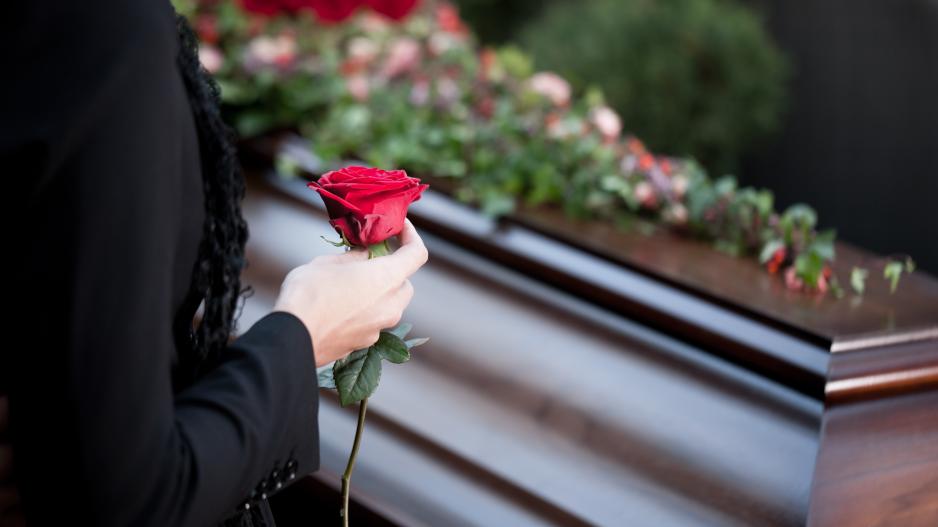 «Κόφτης» στις κηδείες ελέω ακρίβειας: Στρέφονται στις λιτές τελετές οι Κύπριοι