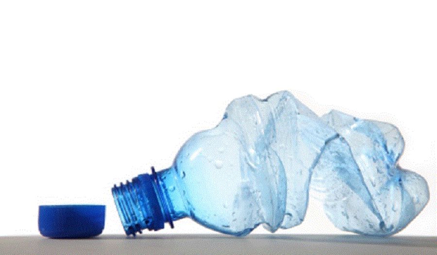 Έρευνα προειδοποιεί για επιπτώσεις από θραύσματα πλαστικού στο εμφιαλωμένο νερό