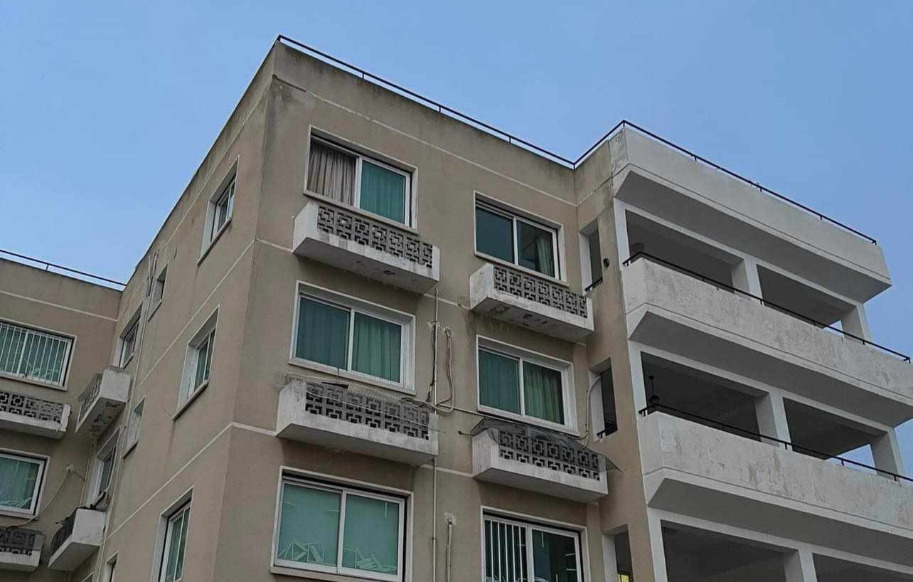 Σοβαρή η κατάσταση της 30χρονης που έπεσε απο μπαλκόνι πολυκατοικίας στη Λάρνακα