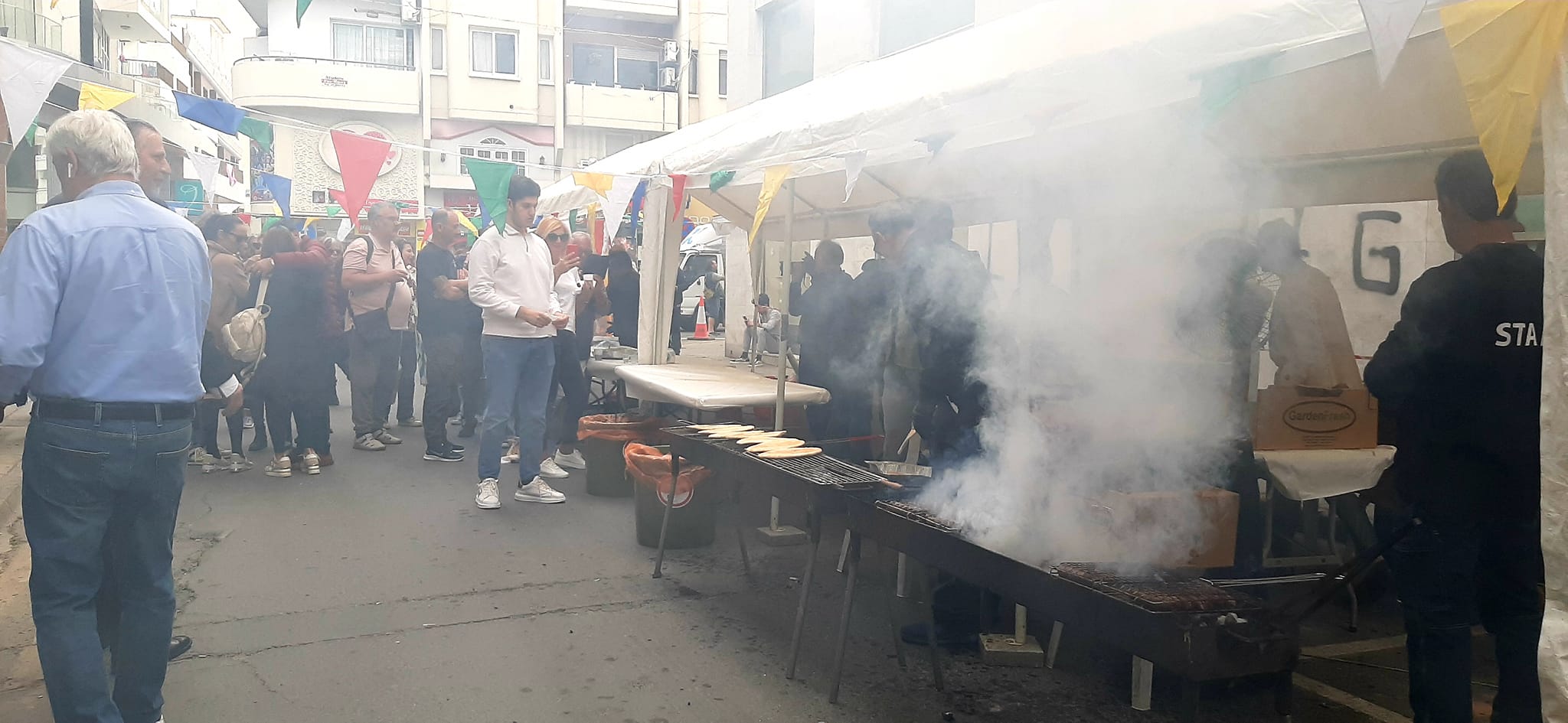 Με τον δικό της ξεχωριστό τρόπο τίμησε την Τσικνοπέμπτη η πόλη του Ζήνωνα (βίντεο – φώτο)