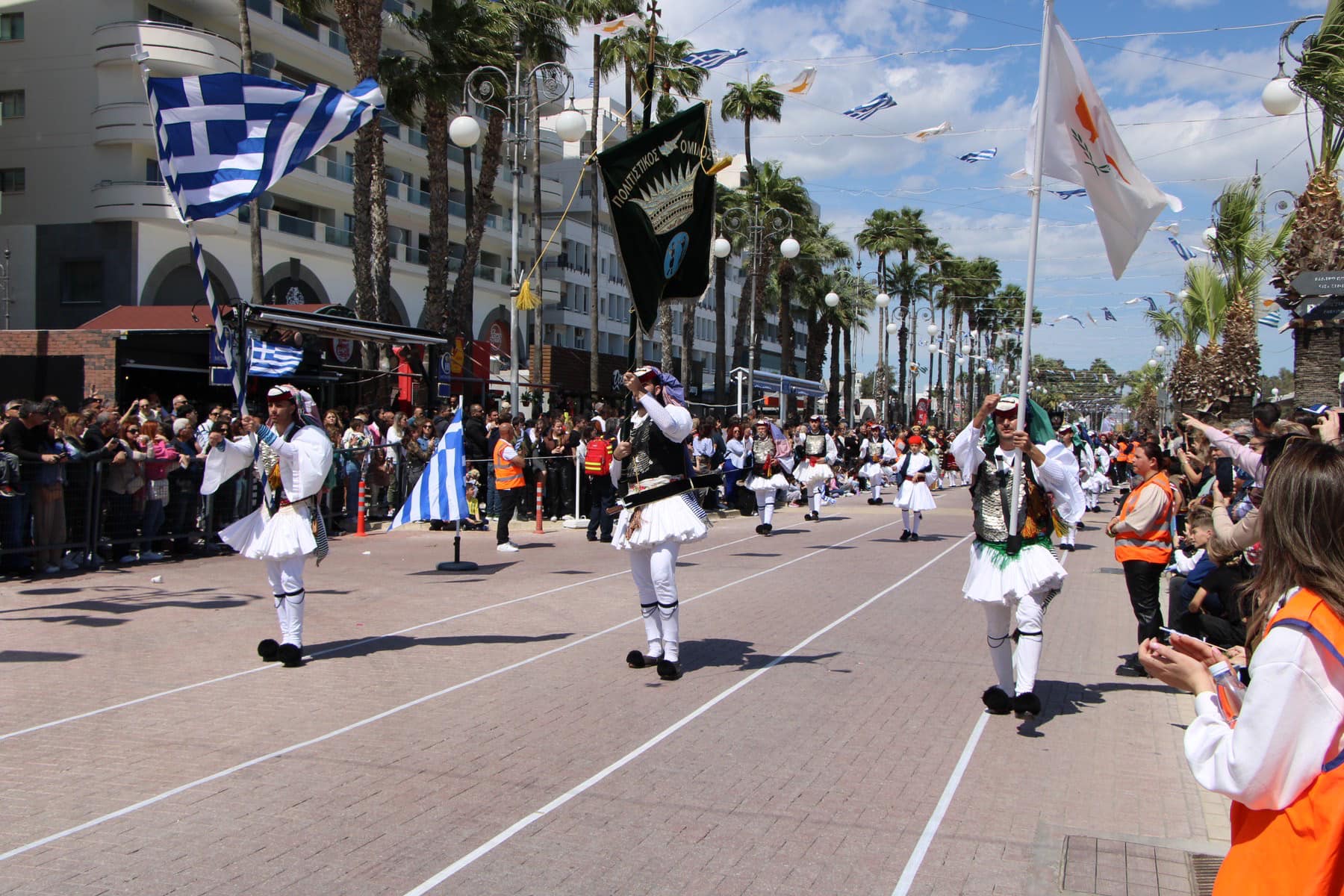 Με αίσθημα υπερηφάνειας γιορτάστηκε η εθνική επέτειος στην Λάρνακα (ΦΩΤΟ)