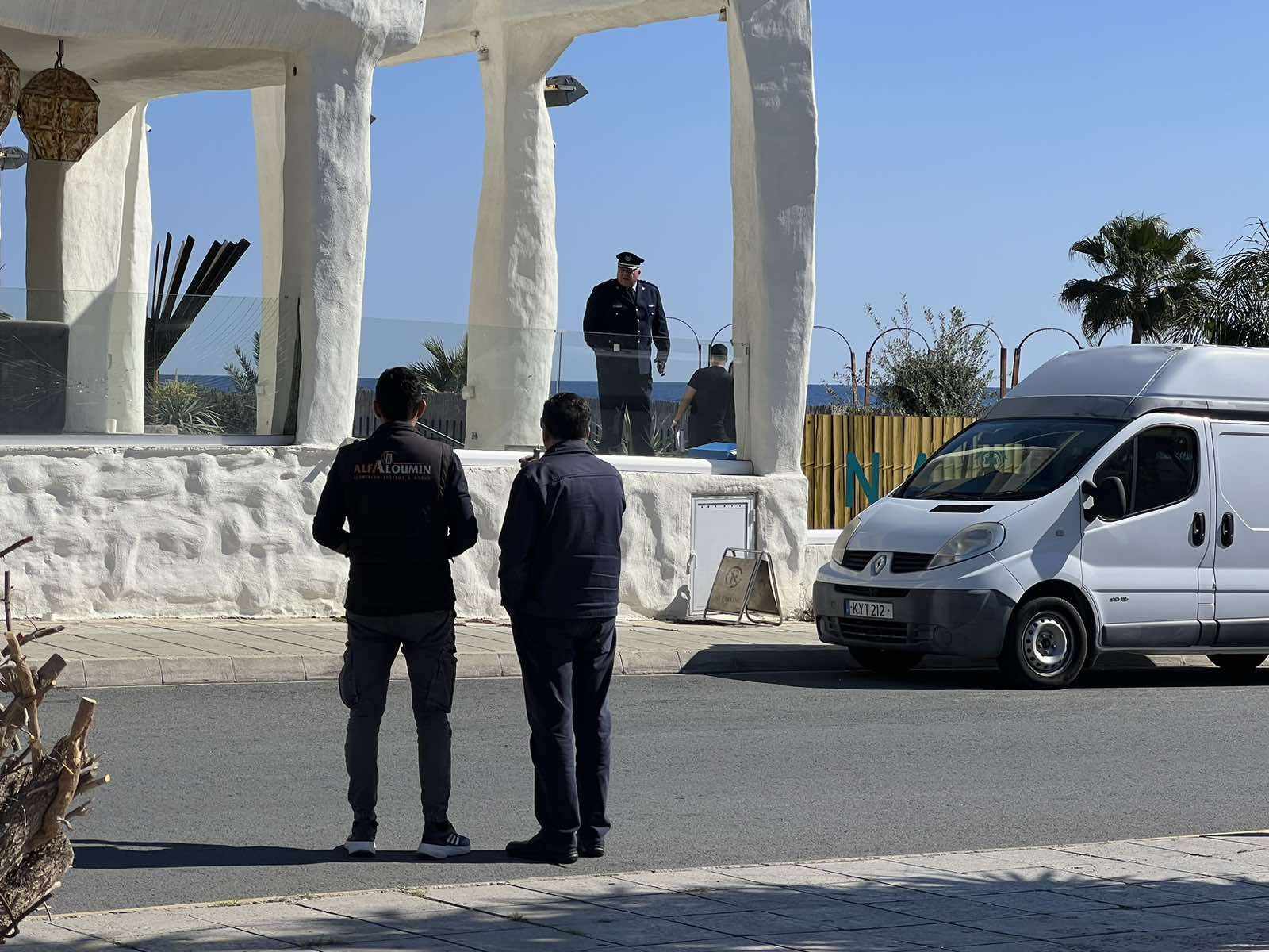 Εδώ έσκασε η βόμβα τα ξημερώματα στην Περνέρα  (φώτο)