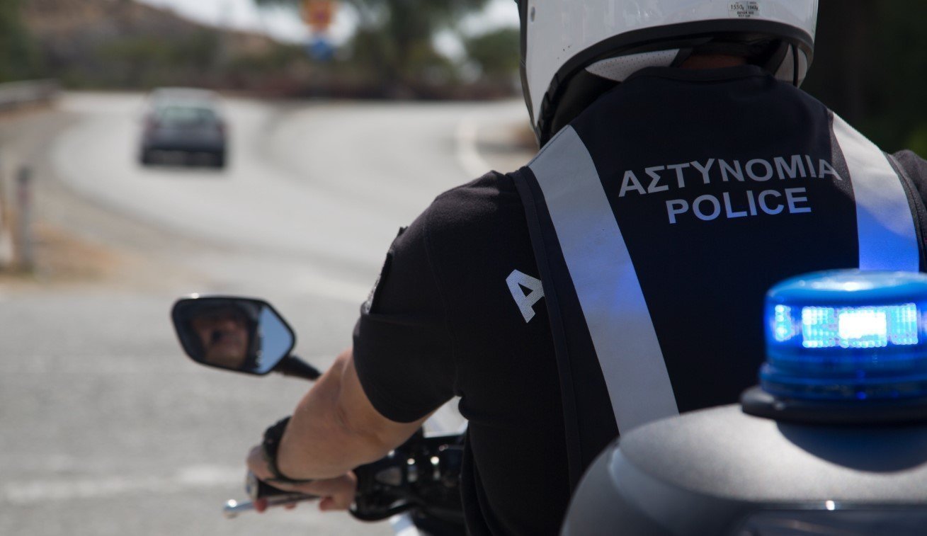 Αστυνομικός εκτός καθήκοντος εντόπισε καταζητούμενο για απόπειρα φόνου