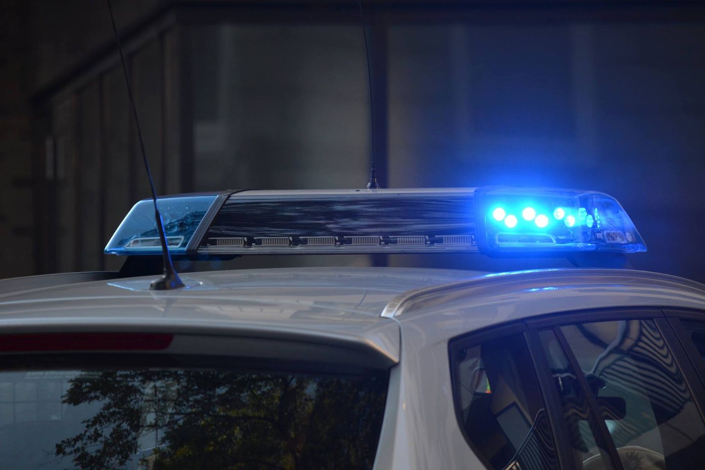 Αστυνομικός μετέφερε 100 κιλά κάνναβη με υπηρεσιακό όχημα