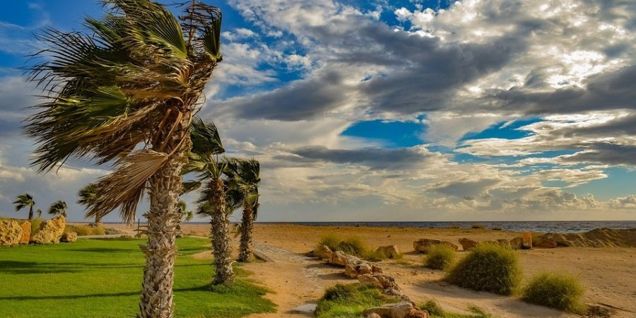 Σκόνη και ισχυροί άνεμοι «κτυπούν» την Κύπρο – Αναμένονται βροχές