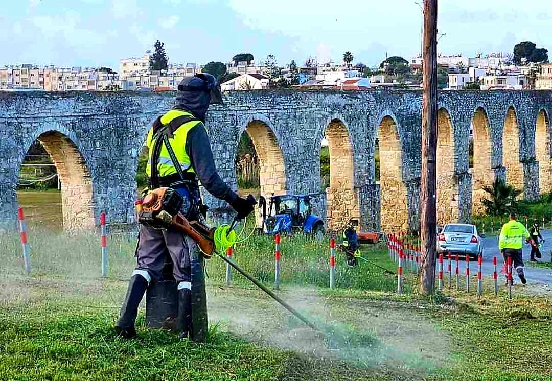 Ο Δήμος Λάρνακας ξεκινά εκστρατεία καθαρισμού χόρτων με σύνθημα για μια “Πόλη καθαρή, ευκολότερη διακίνηση”