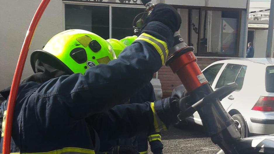 Με διασωστικό εξοπλισμό για θεομηνίες – ατυχήματα ενισχύει η ΕΚΟ την Πυροσβεστική