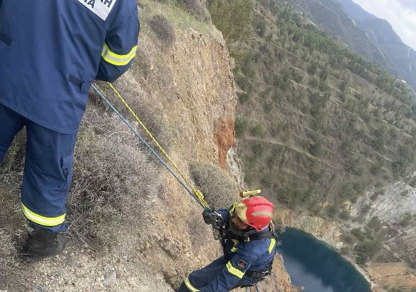 Στρατιώτης έπεσε σε γκρεμό 80 μέτρων (ΒΙΝΤΕΟ)