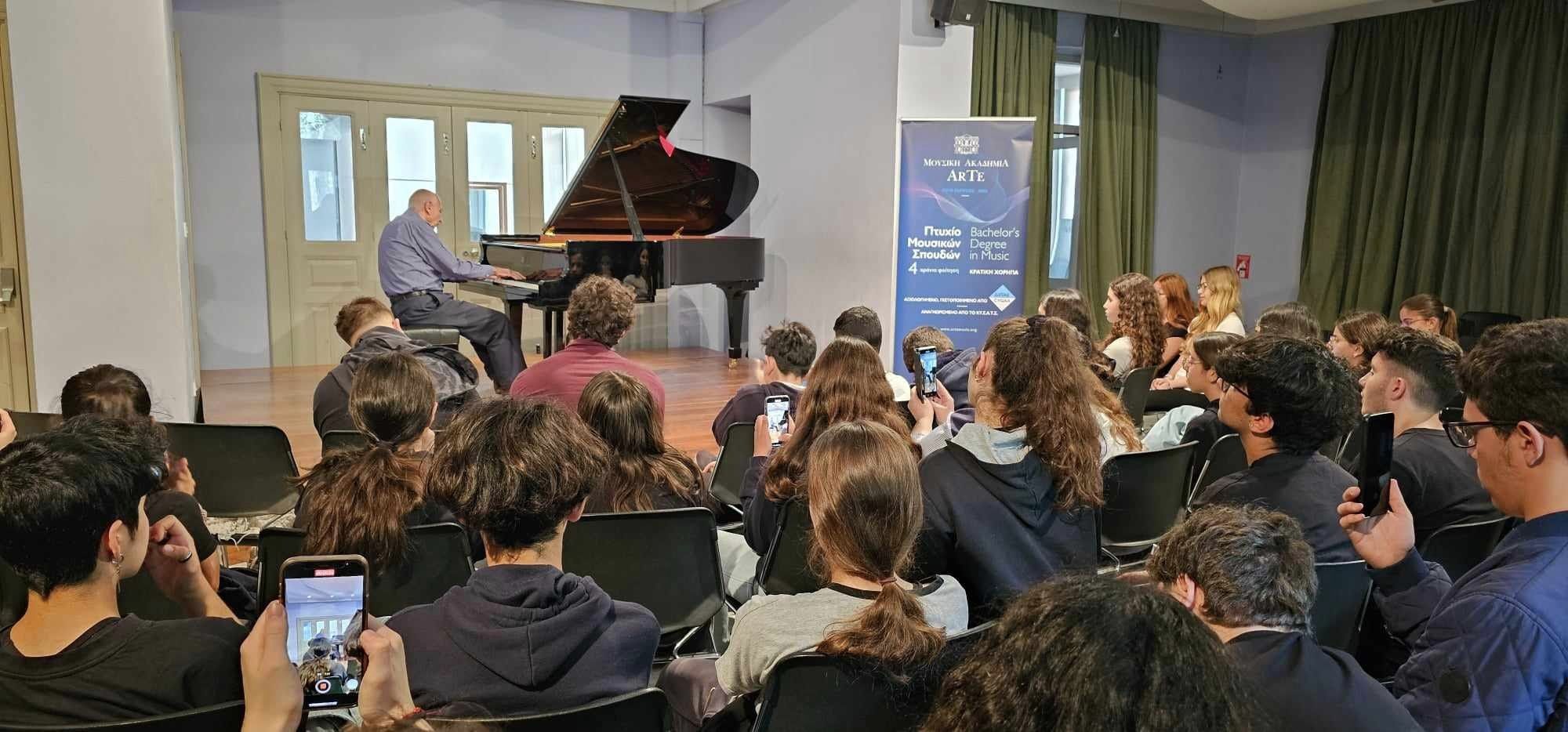 Εκπαιδευτική συναυλία για τους μαθητές του Λυκείου Αγίου Γεωργίου Λάρνακας με πιανίστα το διακριμένο Κύπριο Μαρτίνο Τιρίμο (φώτο – βίντεο)