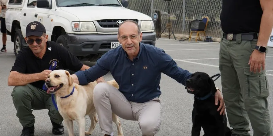 Τελετή απονομής διπλωμάτων χειριστών κλιμακίου σκύλων στο Τμήμα Φυλακών