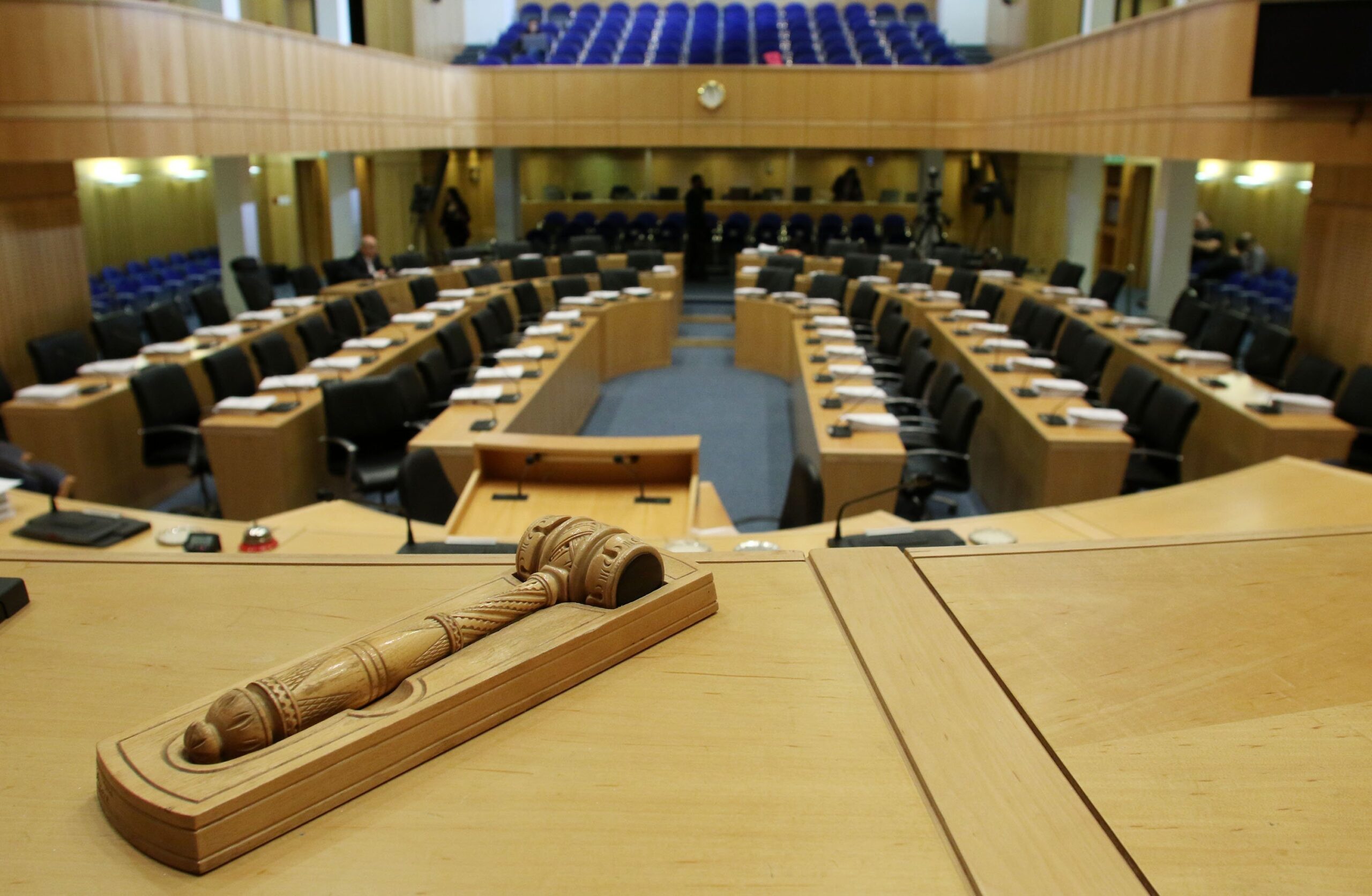 Η Βουλή ψήφισε νόμο που επιτρέπει ταυτοποίηση χρηστών καρτοκινητών