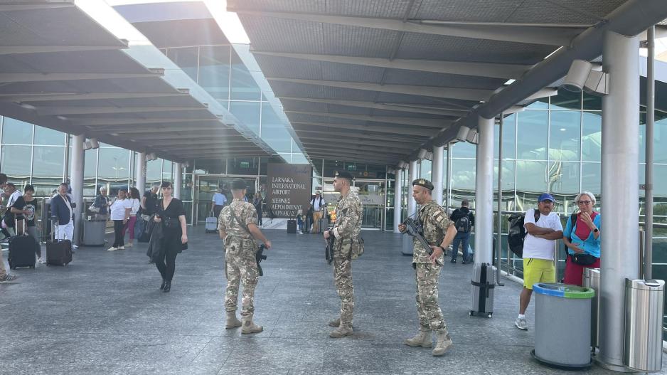 Σε επιφυλακή τα κυπριακά αεροδρόμια μετά την επίθεση του Ιράν  (βίντεο)