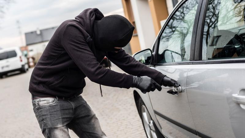 21χρονος έκλεψε όχημα 30.000 ευρώ, υπέδειξε και δεύτερο κλοπιμαίο όχημα