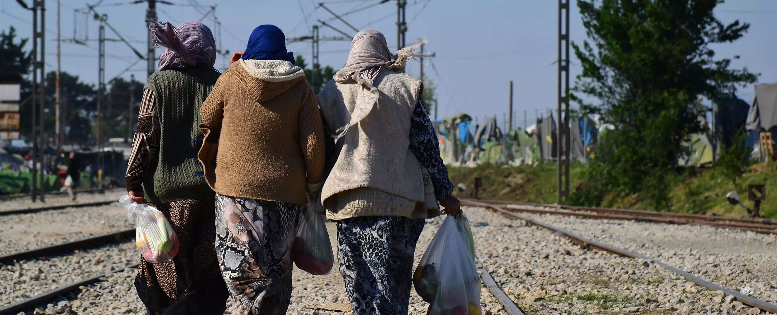 Δεκατέσσερις εγκλωβισμένοι μετανάστες στην πράσινη γραμμή