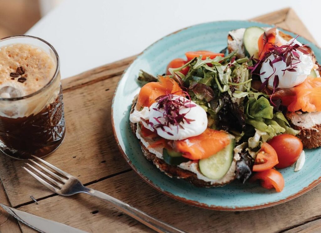 Αυτό το Σαββατοκύριακο πάμε για brunch δίπλα στη θάλασσα