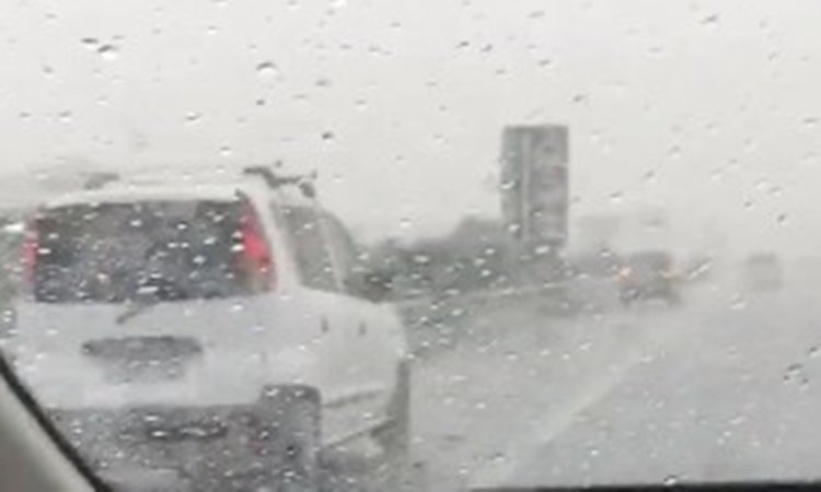 Οδηγοί προσοχή: Έντονες βροχοπτώσεις, χαλάζι και πέτρες στον αυτοκινητόδρομο
