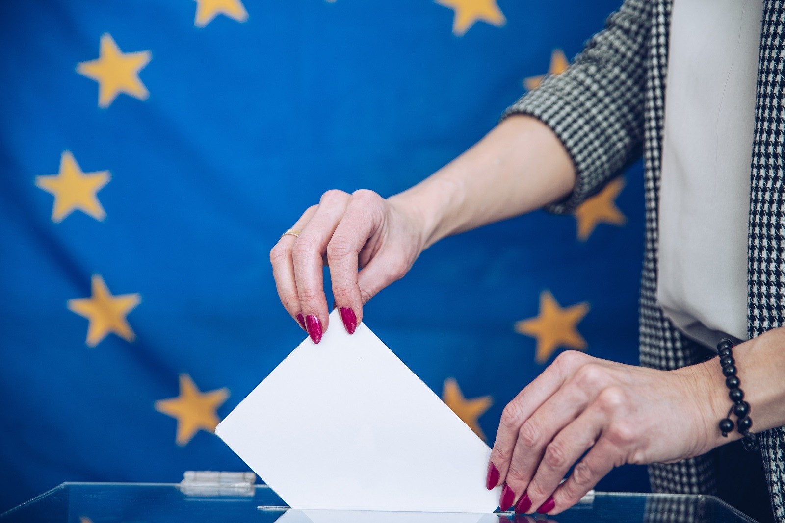 Συνολικά 17 εκλογικά κέντρα εξωτερικού σε τρεις χώρες για τις Ευρωεκλογές