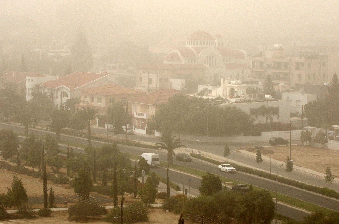 Μεγάλη Πέμπτη με τον υδράργυρο στους 31 βαθμούς και σκόνη στην ατμόσφαιρα