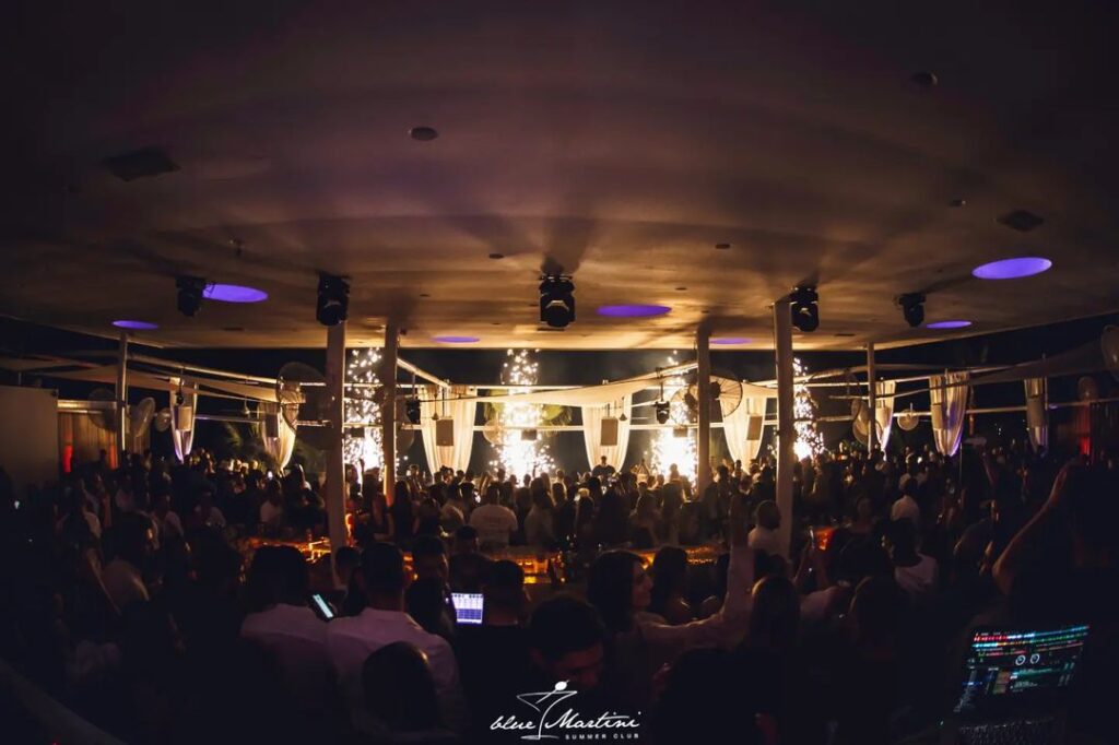 Το Blue Martini επιστρέφει για ένα εκρηκτικό καλοκαίρι!