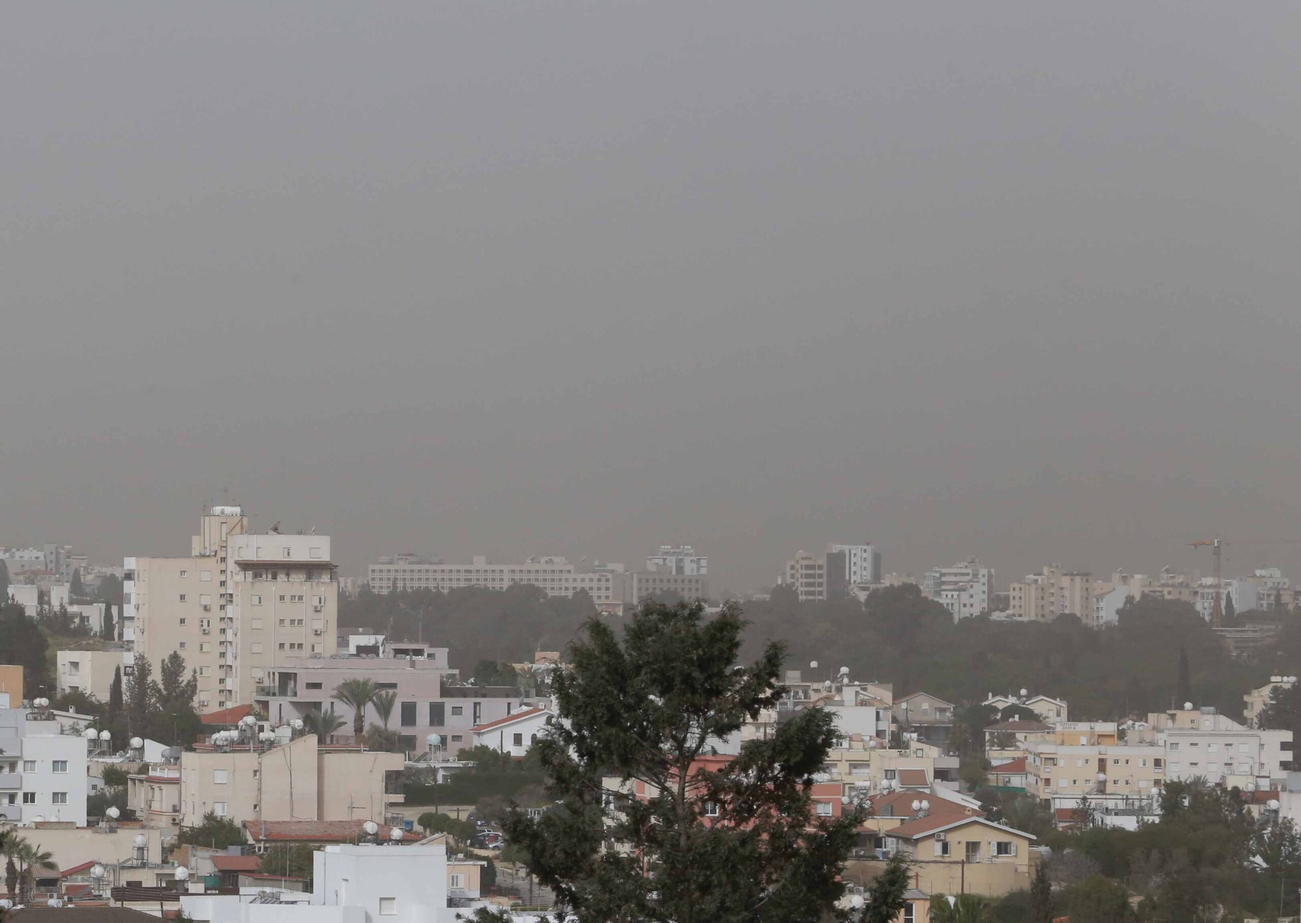 Σκόνη αλλά και βροχές στο «μενού» του καιρού – Ποιες περιοχές επηρεάζονται