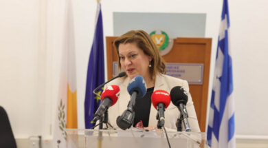 ΥΠΟΥΡΓΟΣ ΠΑΙΔΕΙΑΣ 8