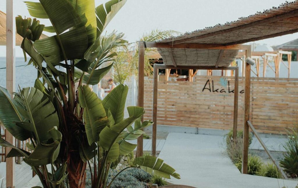 Ένα γεμάτο διήμερο μας περιμένει στο Akakia Beach Bar