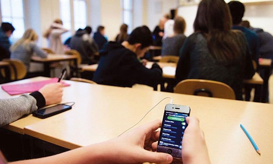 Σχολεία χωρίς κινητά: Ερωτήματα, προβληματισμοί και…αποφάσεις από Σεπτέμβριο